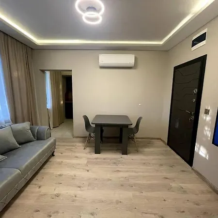 Apartament Center 1 *